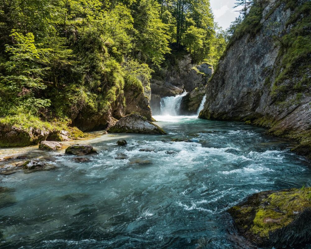 Vorteile und Nachteile von Wasserkraftwerken: Eine umfassende Analyse 1 Vorteile und Nachteile von Wasserkraftwerken: Eine umfassende Analyse